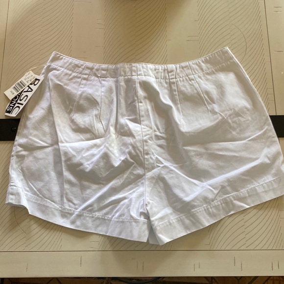 Basic Edition White Shorts. With Pockets In front. Size 16 - Picture 2 of 5